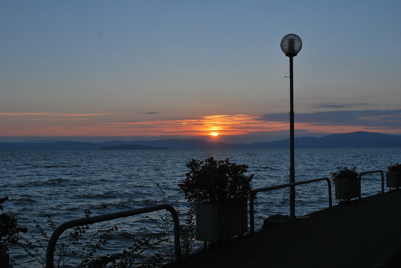 Trasimeno Ežeras, Aušra, Perugia, Umbria, Italy, Nemokamos Nuotraukos,  Nemokama Licenzija