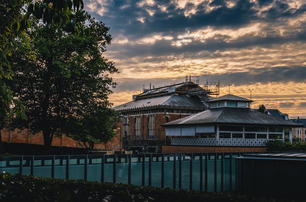 Kraštovaizdis, Fotografija, Medžiai, Namas, Struktūra, Infrastruktūra, Architektūra, Debesys, Dangus, Saulės Šviesa