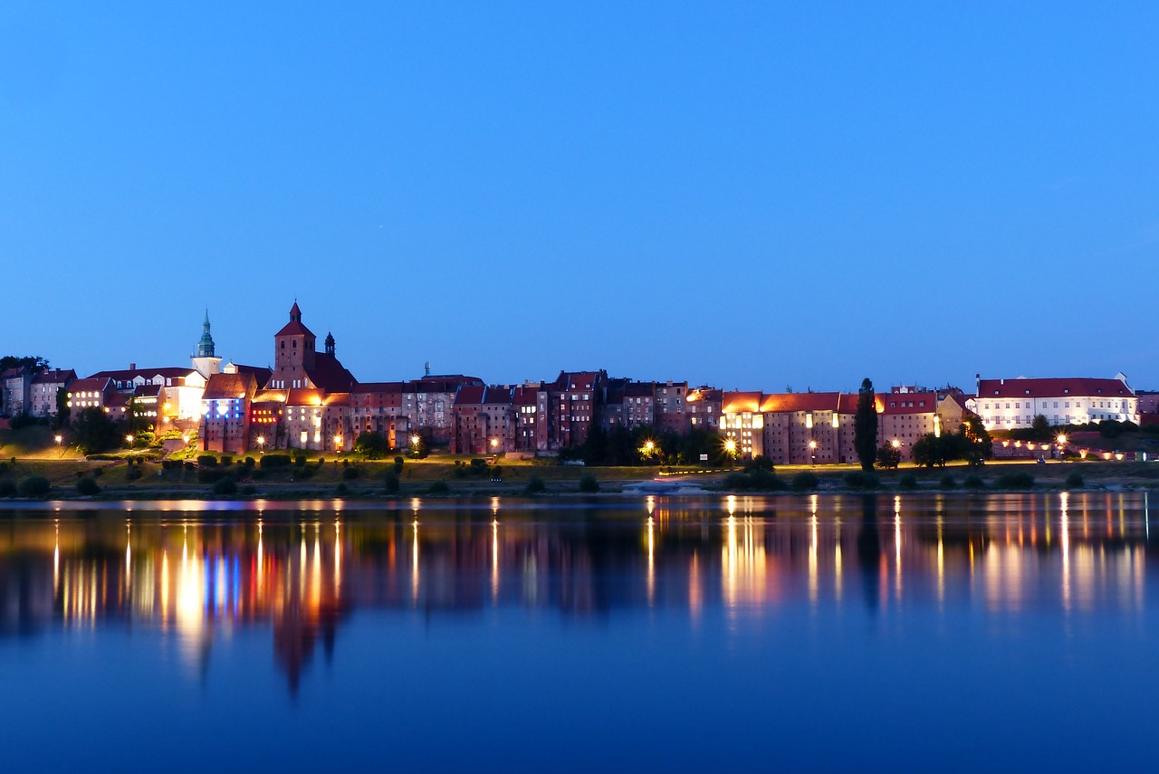 Kraštovaizdis,  Upė,  Wisla,  Monolitinis Dalis Vandenyse,  Bangų Atsispindi,  Grudziondzas,  Lenkija,  Upės Vaga,  Rūmai,  Muziejus