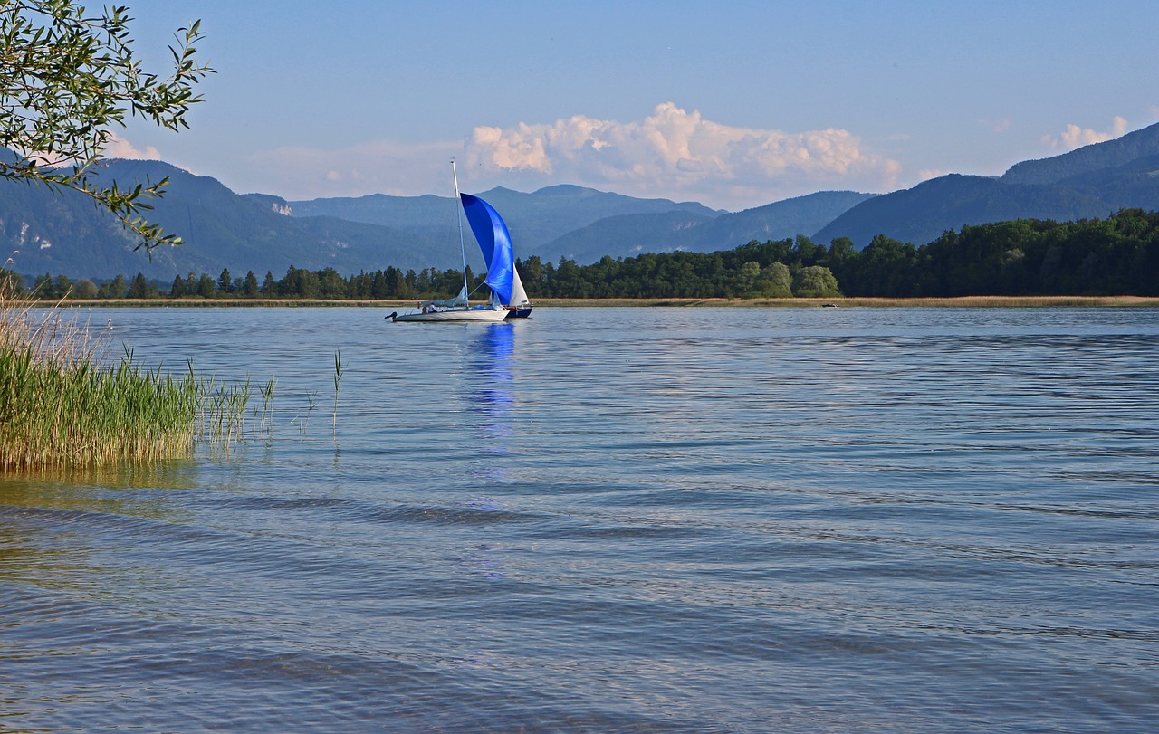 Kraštovaizdis, Chiemgau, Chiemsee, Ežeras, Buriuotojas, Boot, Burinė Valtis, Laisvalaikis, Mėlynas, Vanduo