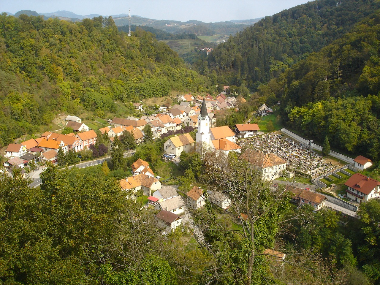 Kraštovaizdis, Vaizdingas, Kaimas, Miestas, Pastatai, Architektūra, Kalnai, Pavasaris, Vasara, Miškas