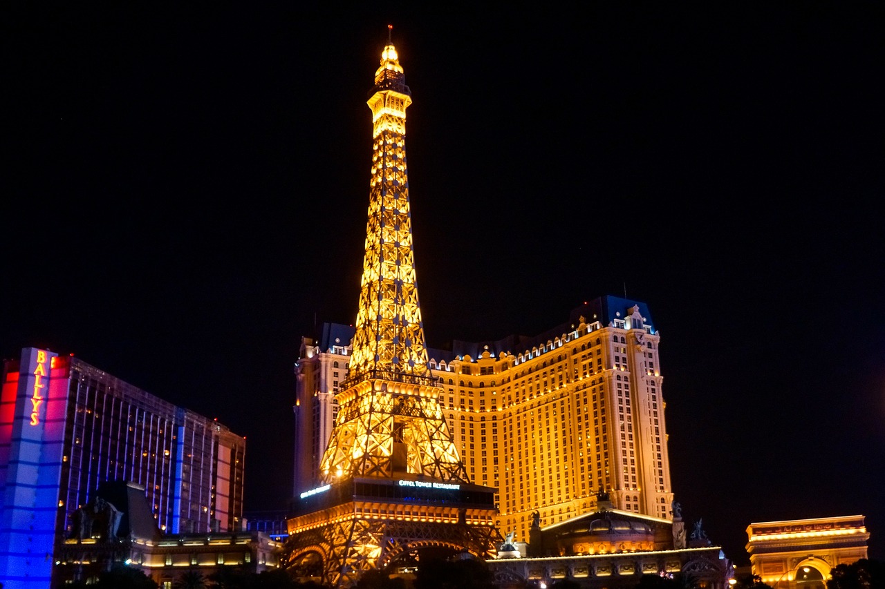 Las Vegasas, Paris Hotel, Kelionių Eifelio Fake, Turistų Atrakcijos, Lauke, Miestas, Žibintai, Gražus, Vakaras, Naktis