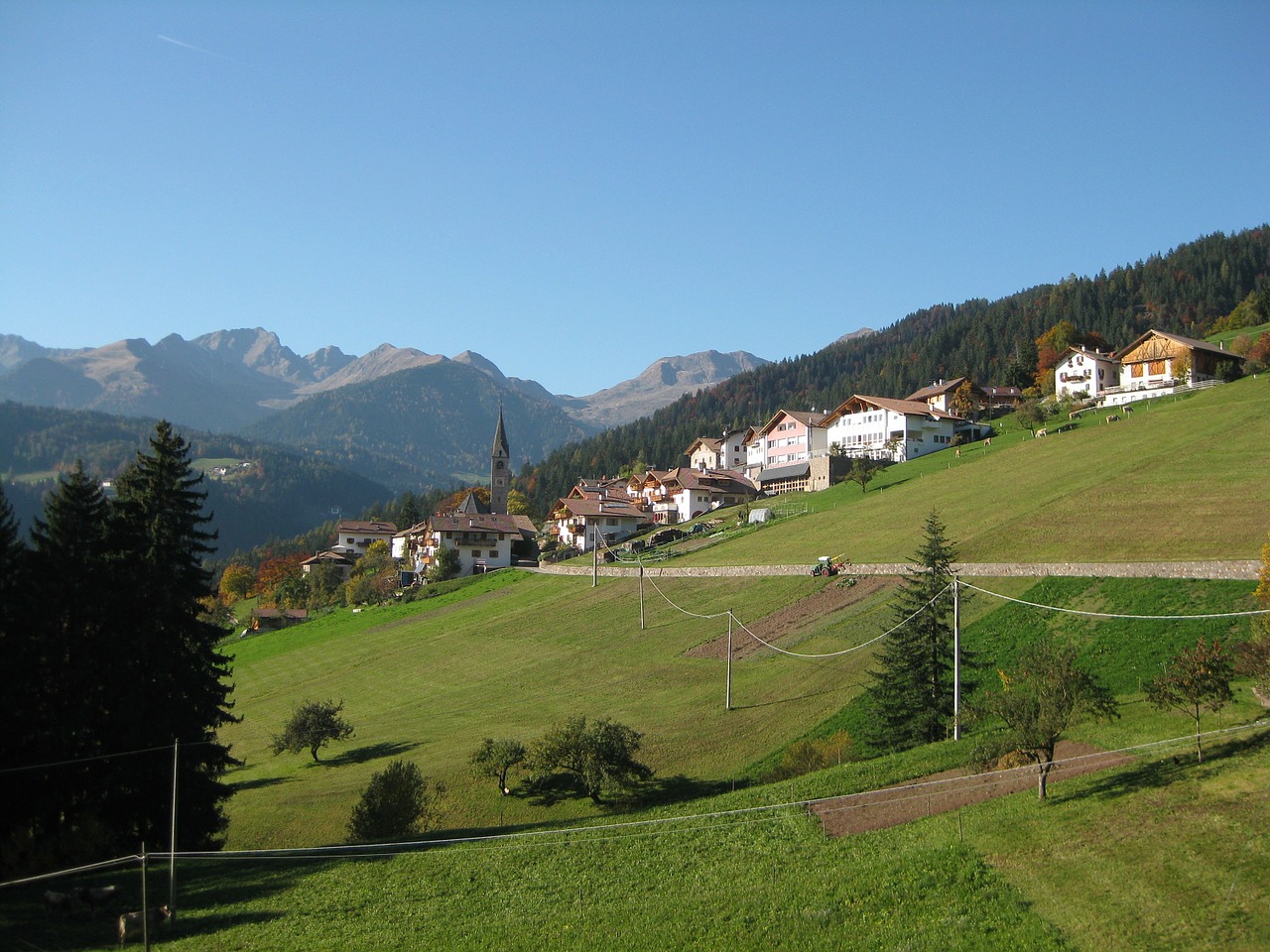 Laurenas, Italy, Kraštovaizdis, Vaizdingas, Dangus, Debesys, Kalnai, Kaimas, Miestas, Pastatai