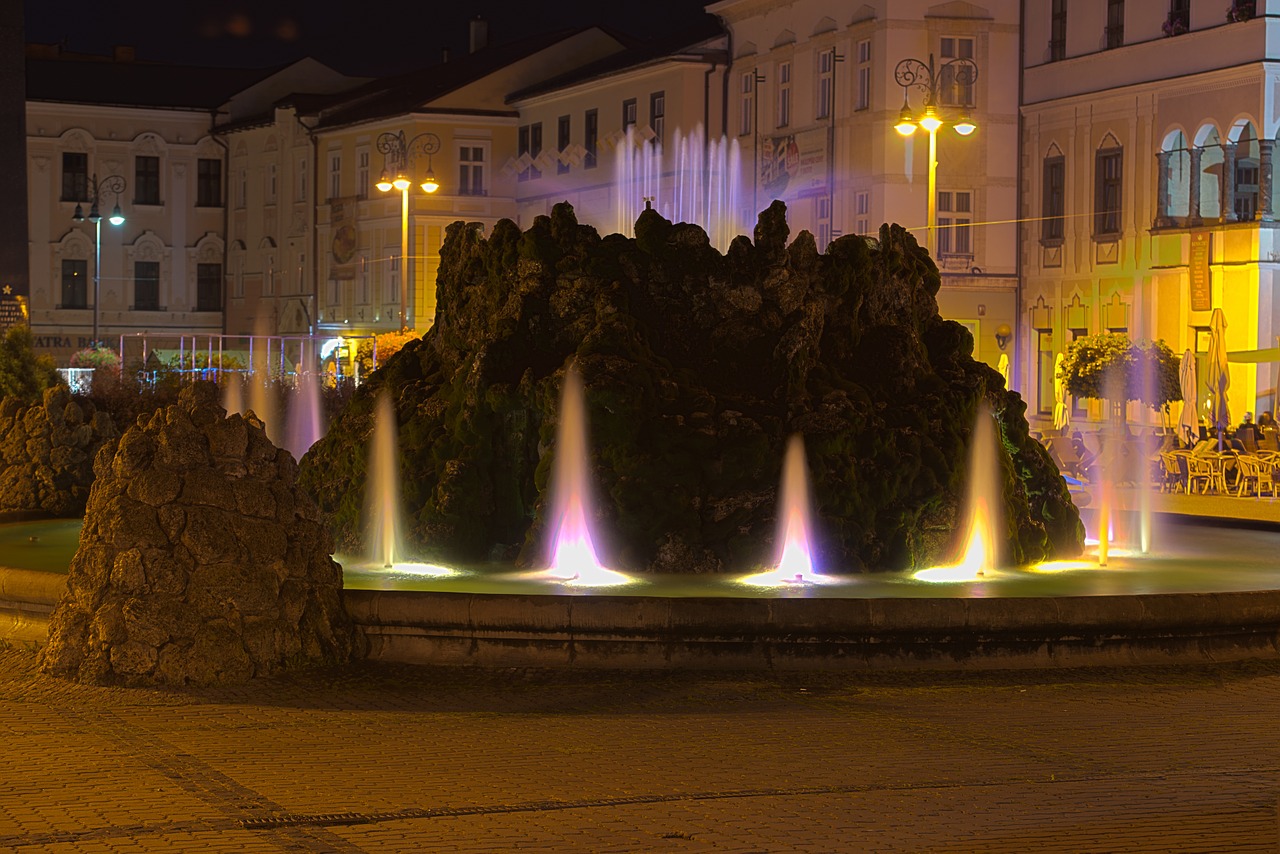 Šviesos Ekspo, Šviesa, Menas, Naktis, Pastatai, Banská Bystrica, Miestas, Tamsi, Fontanas, Kvadratas