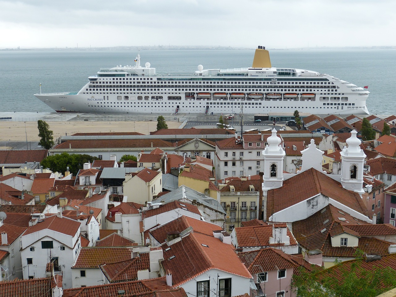 Lisbonas, Senamiestis, Portugal, Transportas, Bažnyčia, Kruizas, Kruizinis Laivas, Turizmas, Stogai, Perspektyva