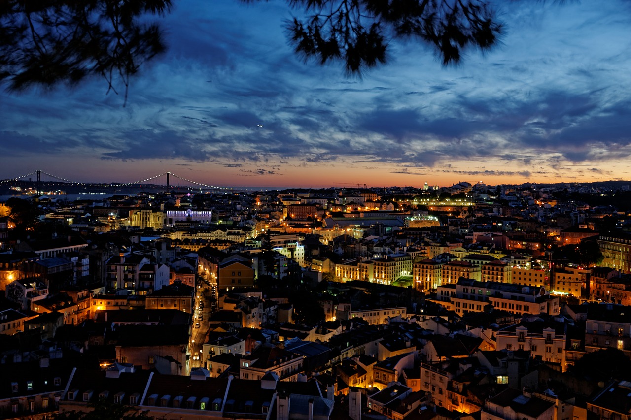 Lisbonas, Portugal, Senamiestis, Naktis, Istoriškai, Miestas, Apšvietimas, Architektūra, Romantiškas, Nemokamos Nuotraukos