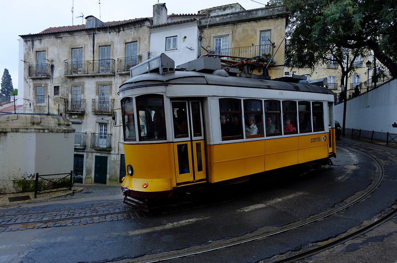 Lisbonas, Tramvajus, Geltona, Kapitalas, Portugal, Transportas, Traukinys, Vagonas, Keliautojai, Turistai