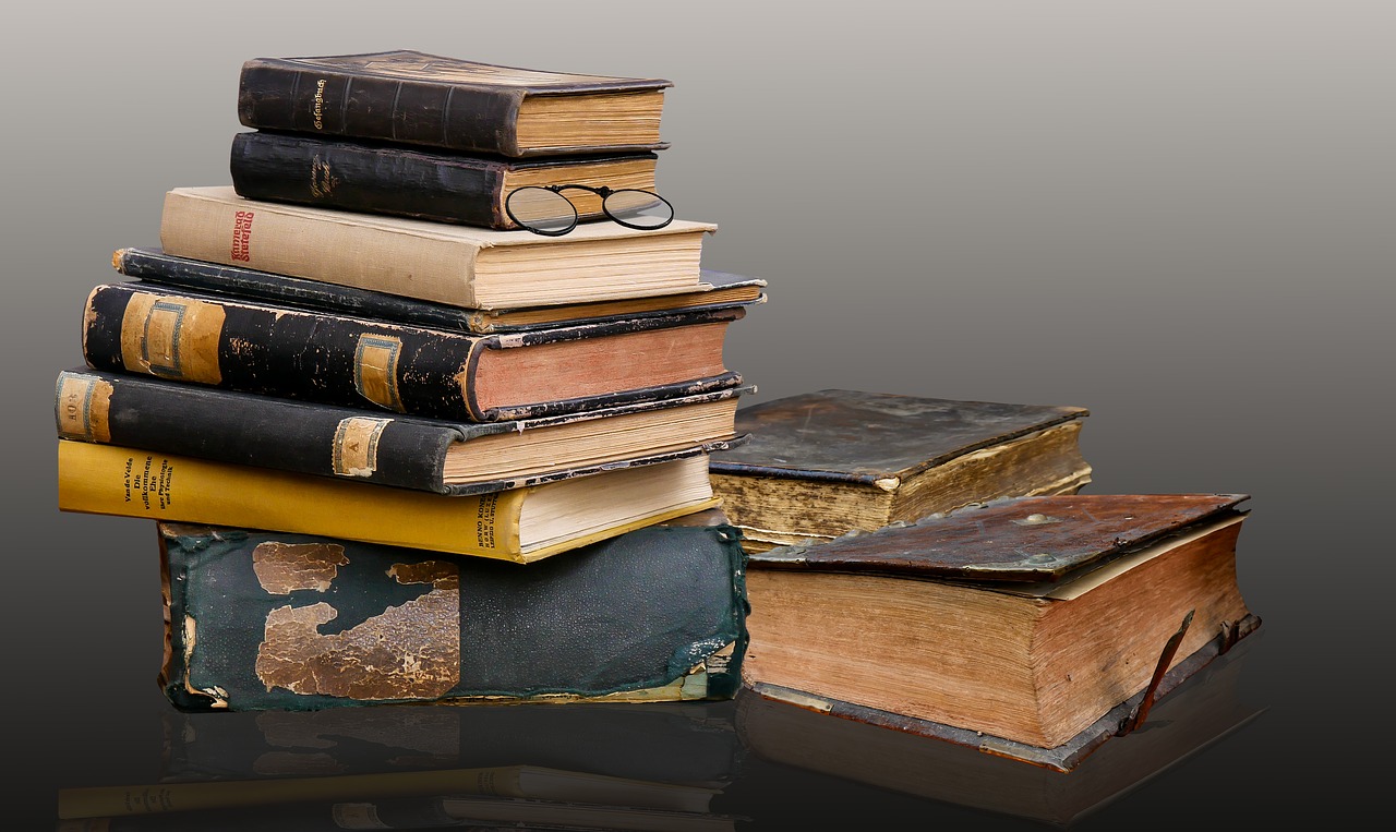 Literatūra, Knyga, Skaityti, Krūva, Senas, Knygos, Akiniai, Mokytis, Mokykla, Senos Knygos