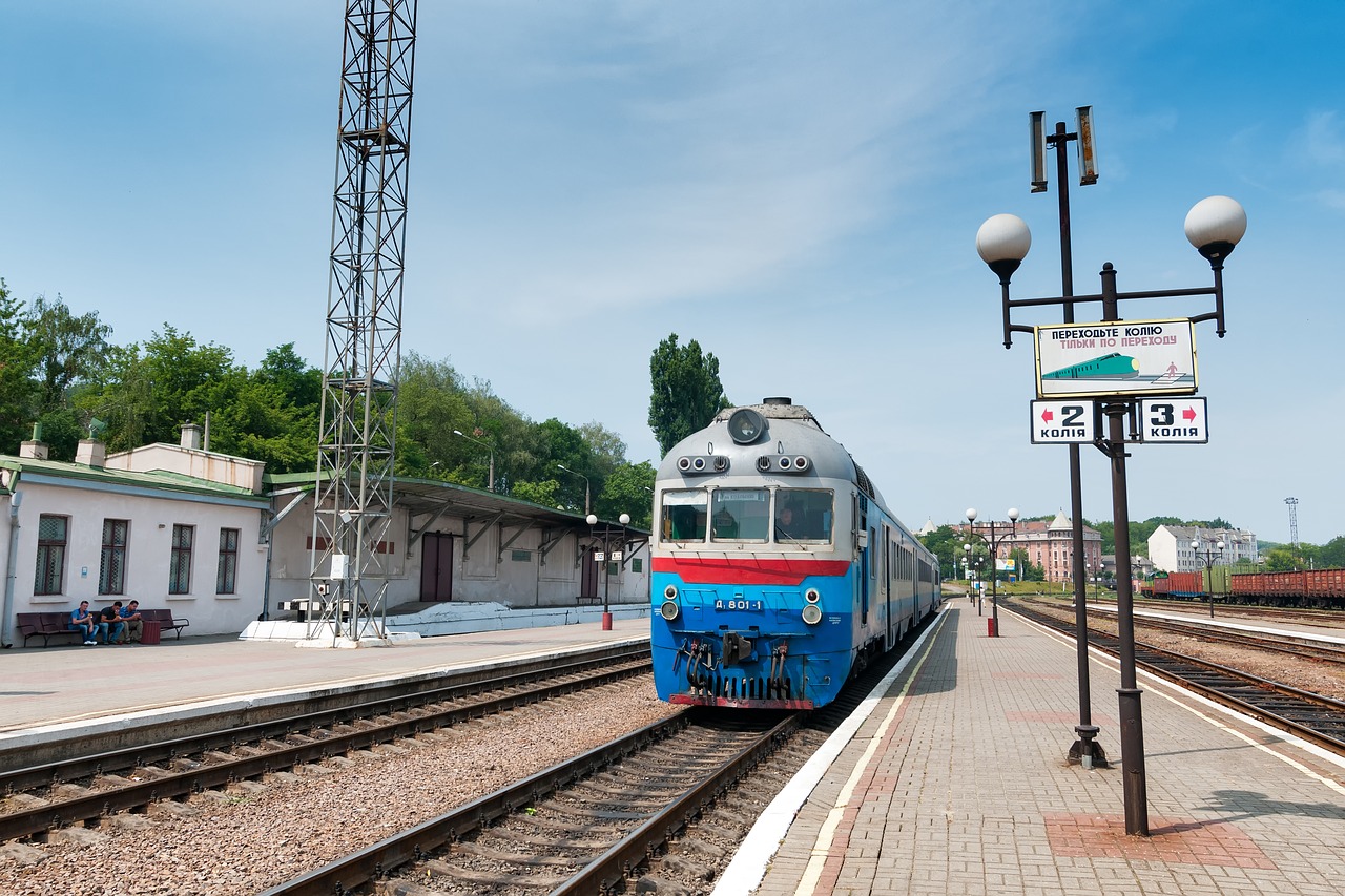 Lokomotyvas, Traukinys, Traukinių Stotis, Geležinkelis, Chernivtsi, Чернівці, Černivci, Ukraina, Istorinis, Miestas