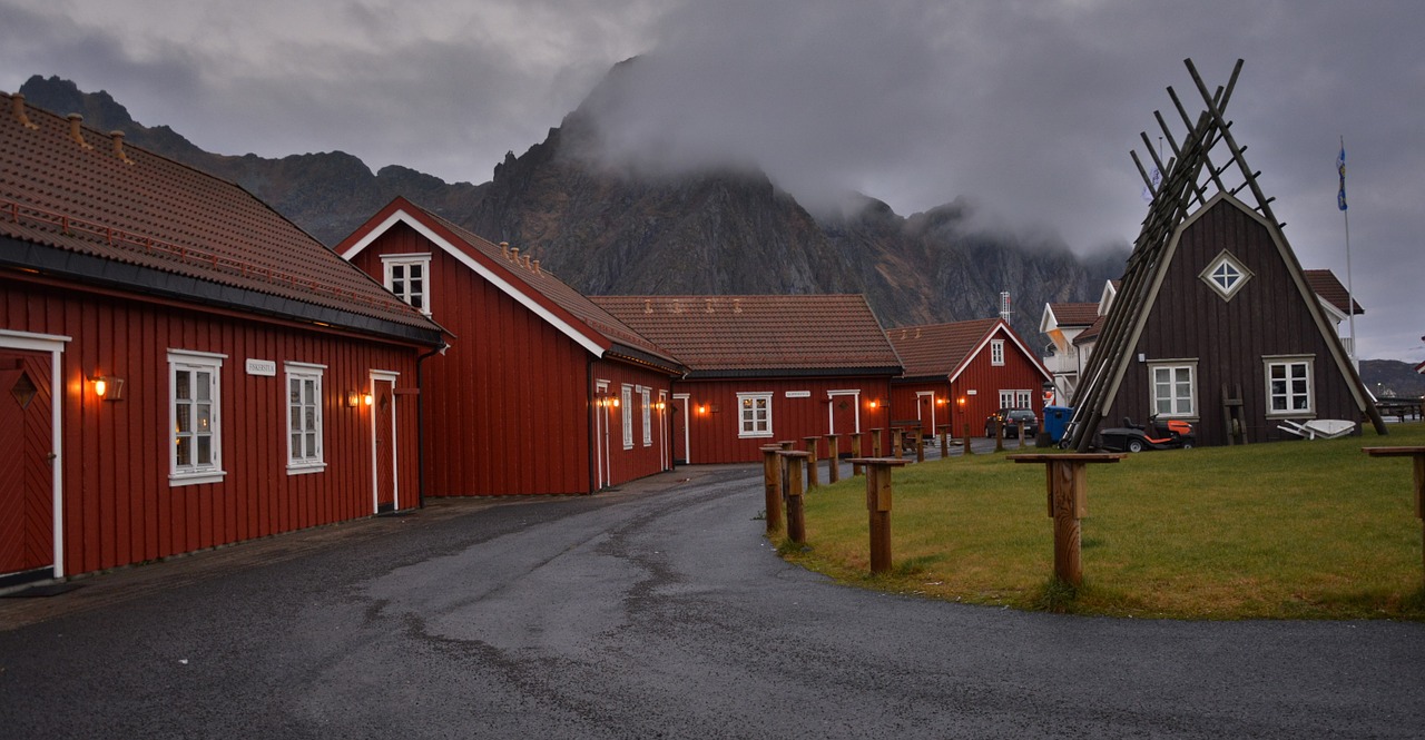 Dusk, Lofoten, Svolvaer, Svolvær, Norvegija, Salos, Debesuota, Debesys, Ruduo, Mediniai Namai