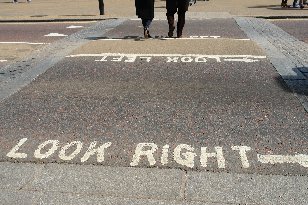 Londonas, Gatvė, Kelias, Pasižiūrėk Į Dešinę, Dėmesio, Vaikščiojimas Pėsčiomis, Nemokamos Nuotraukos,  Nemokama Licenzija