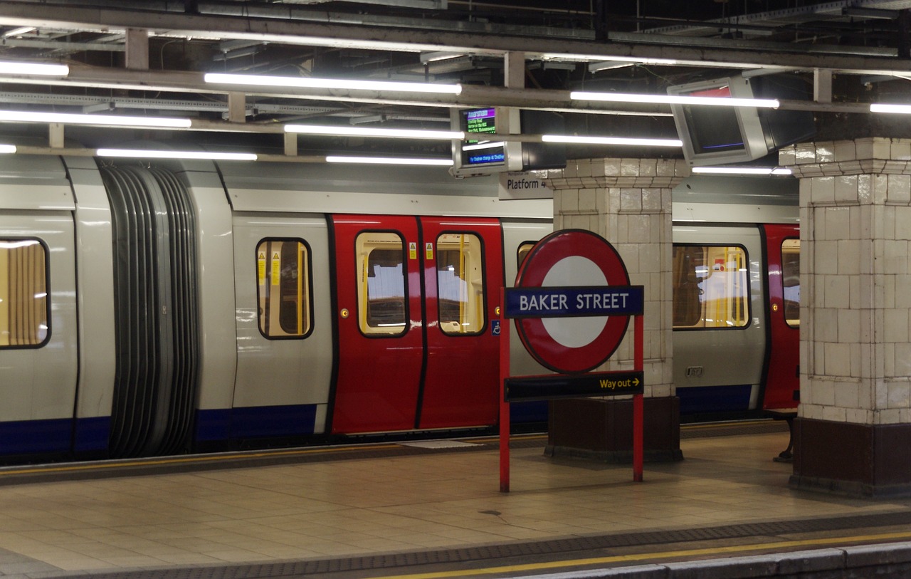 Londonas, Anglija, Didžioji Britanija, Architektūra, Struktūra, Tramvajus, Gabenimas, Masinis Transportas, Metro, Metro