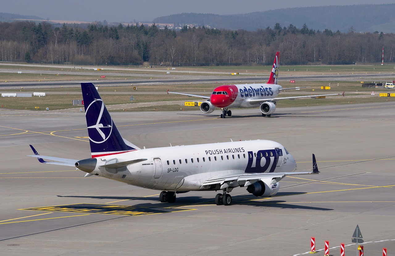 Daug, Orlaivis, Embraer 170, Oro Uostas Zurich, Oro Uostas, Šveicarija, Tarmac, Bombardier, Reaktyvinis, Transportas