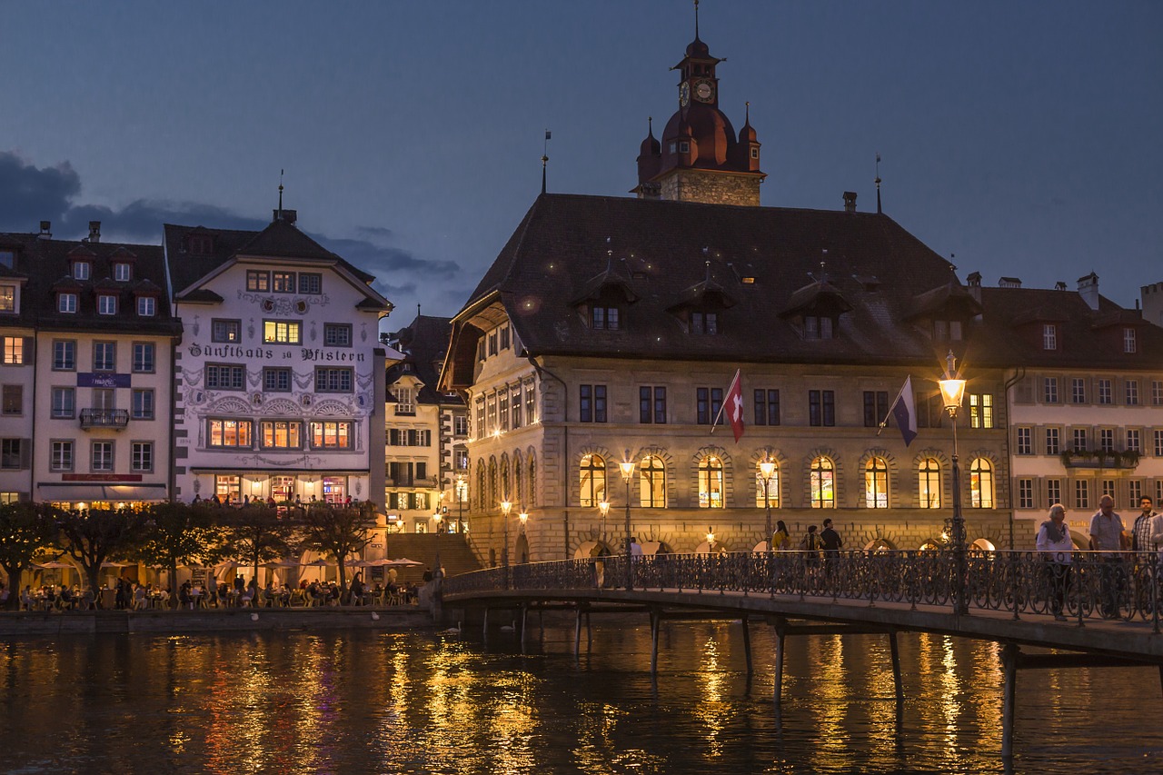 Liucernos, Miesto Rotušė, Pakartotinai, Reussteg, Vanduo, Tiltas, Upė, Šveicarija, Rathaus Brauerei, Ežero Lucerne Regionas