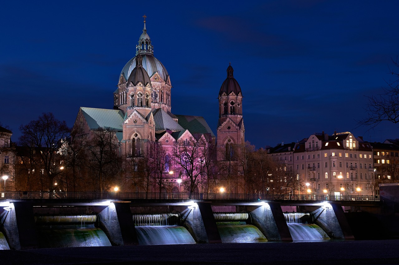 Luko Bažnyčia, Isar, Munich, Bavarija, Naktinė Nuotrauka, Vokietija, Senamiestis, Marienplatz, Miestas, Istoriškai