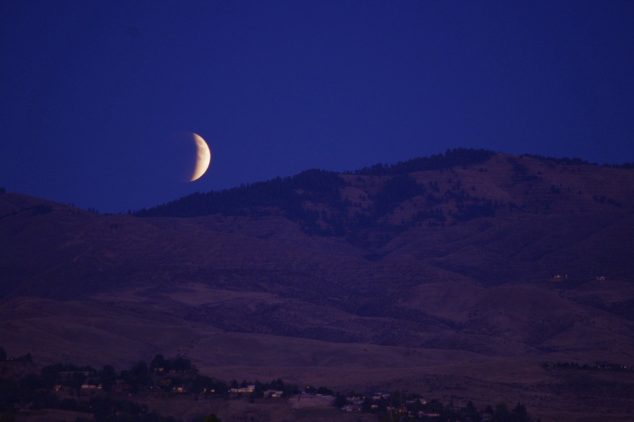 Mėnulis, Užtemimas, Mėnulis, Pakilimas, Naktinis Dangus, Supermoon, Kalvos, Nemokamos Nuotraukos,  Nemokama Licenzija