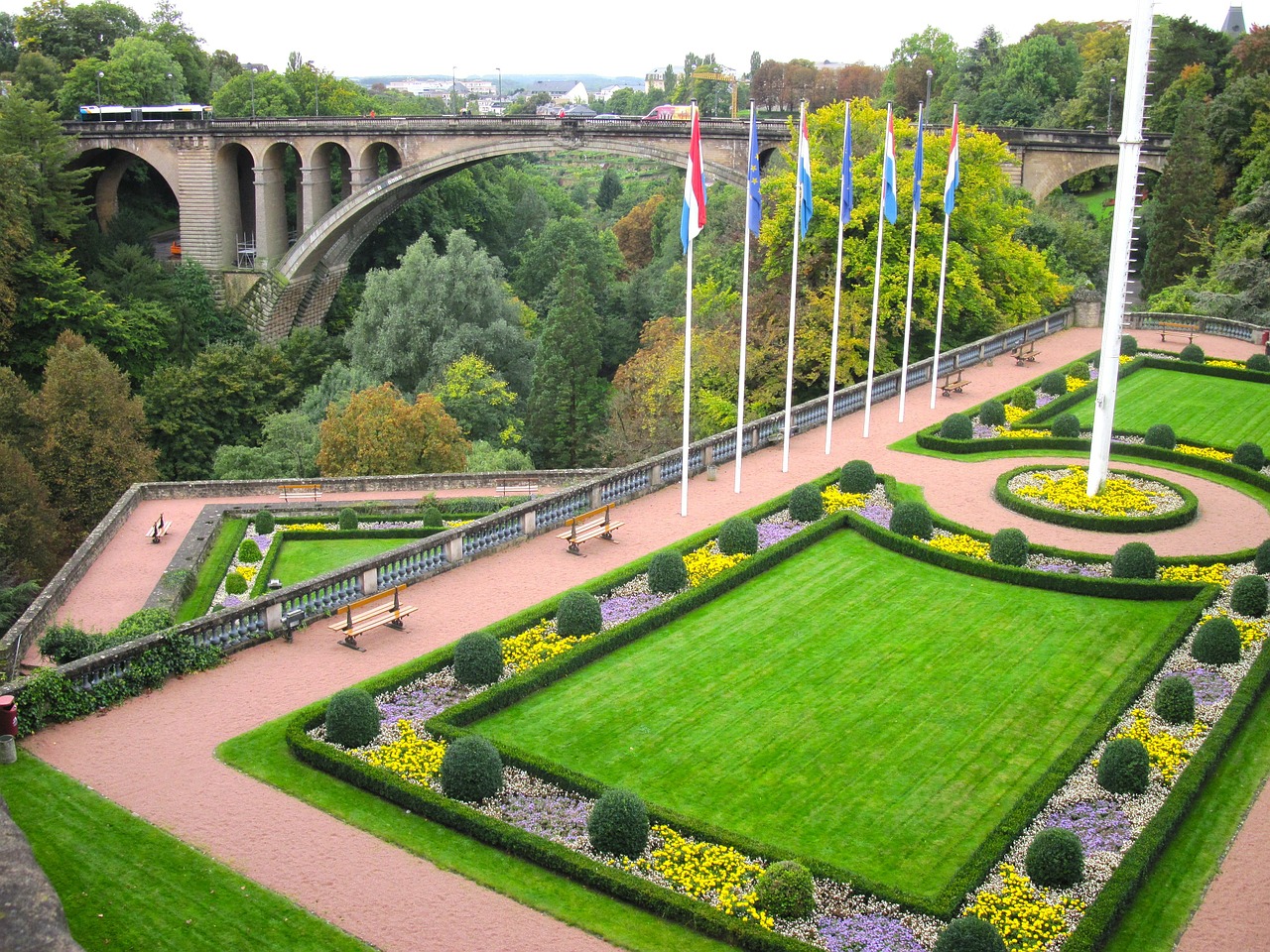 Liuksemburgas, Pagrindai, Augalai, Gėlės, Žolė, Tiltas, Medžiai, Gražus, Gamta, Lauke