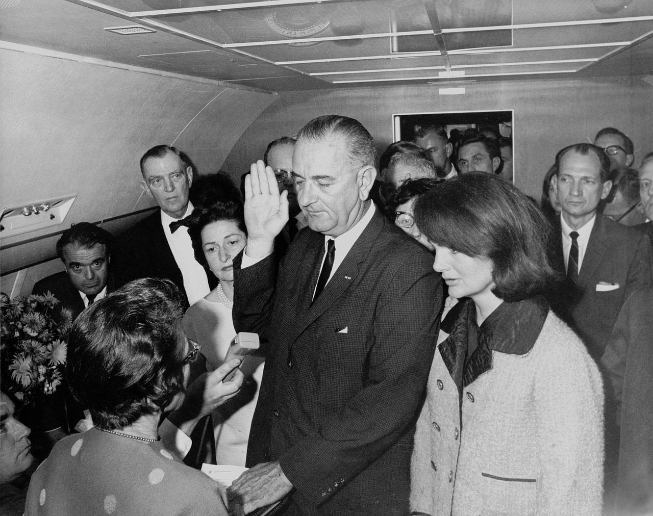 Lyndon B Johnson, Prezidentas, Usa, Jungtinės Amerikos Valstijos, Eid, Prisiekiu, Oro Pajėgų Vienas, Valstybės Vadovas, Pirmoji Ponia, Jacqueline Kennedy
