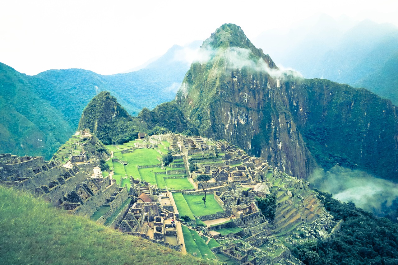 Maču Pikču, Peru, Kraštovaizdis, Gamta, Žalias, Žolė, Kalnai, Smailės, Slėniai, Kalvos