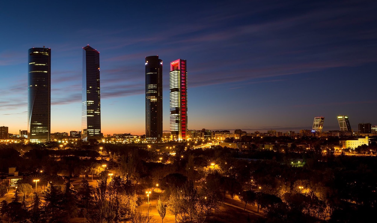 Madride, Ispanija, Torres, Panorama, Lyderių Lenta, Dangoraižis, Naktis, Miestas, Turizmas, Nemokamos Nuotraukos