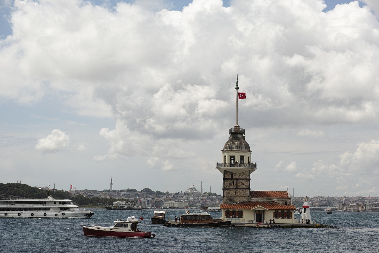 Mergaitės Bokštas Kiz Kulesi, Istanbulas, Turkija, Vandenyje, Üsküdar, Jūrų, Dangus, Mėlynas, Papludimys, Taika