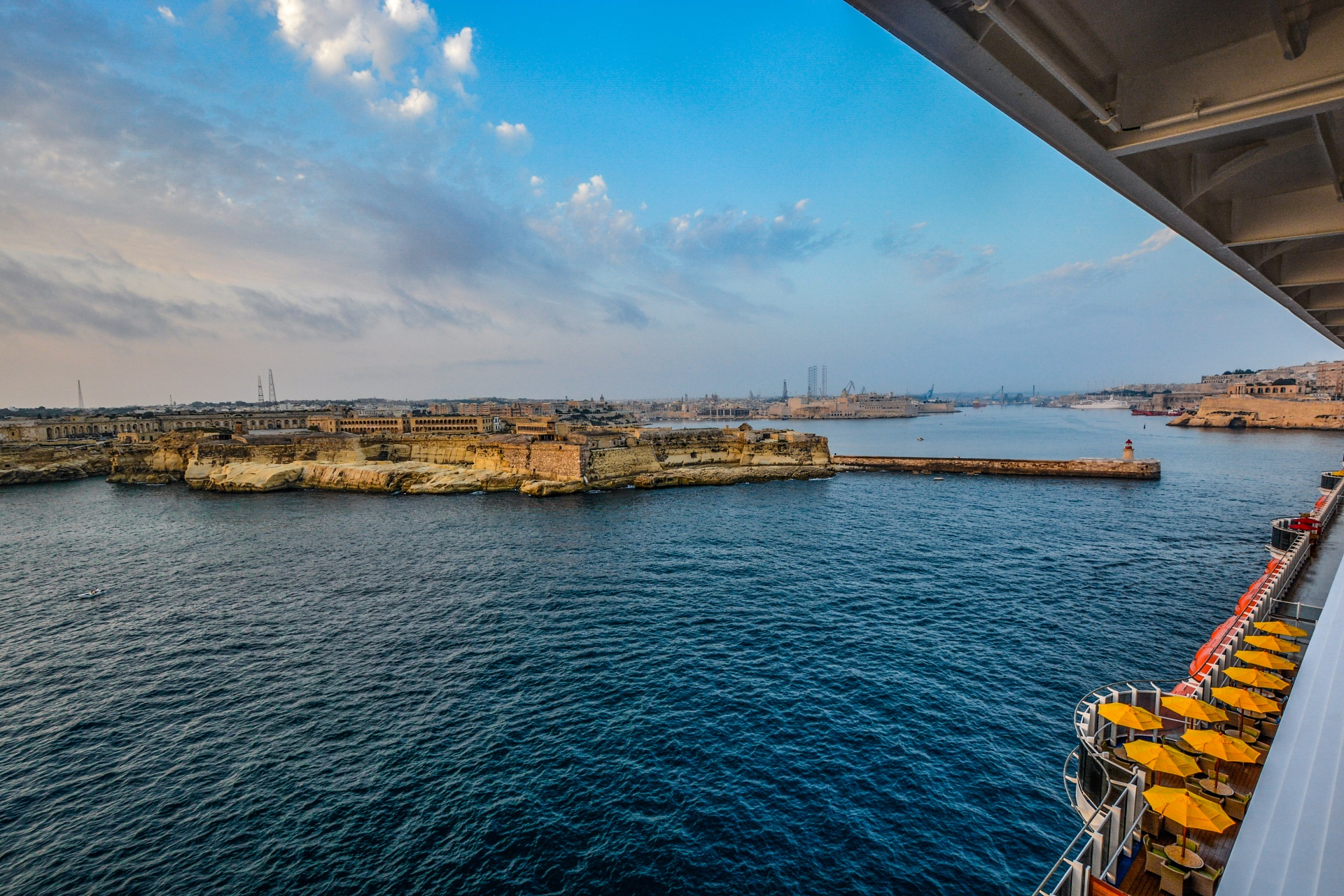 Malta,  Uostas,  Įlanka,  Kruizas,  Laivas,  Švyturys,  Miestas,  Miesto Panorama,  Viduržemio Jūros,  Jūra