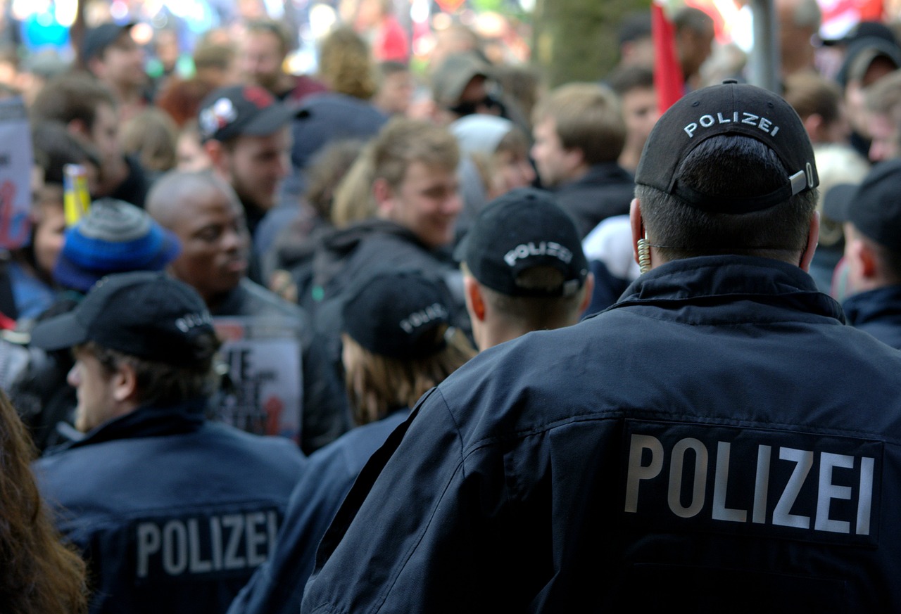 Vyras, Asmuo, Žmogus, Policija, Demonstracija, Hamburgas, Uniforma, Nemokamos Nuotraukos,  Nemokama Licenzija