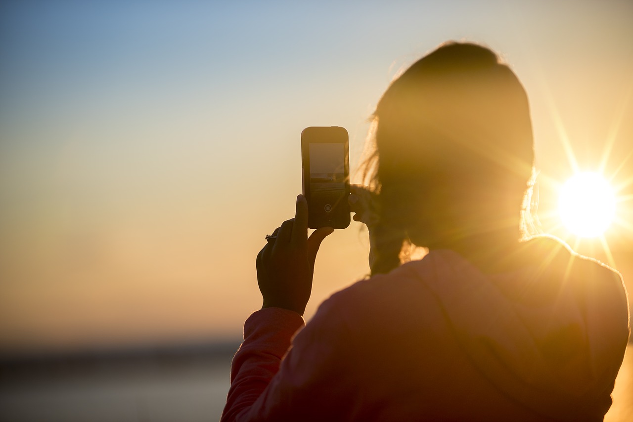 Vyras, Moteris, Asmuo, Atgal, Technologija, Įtaisas, Išmanusis Telefonas, Mobilus, Telefonas, Fotografija