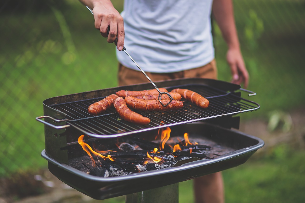 Vyras, Žmonės, Berniukas, Grilis, Grilis, Bbq, Barbekiu, Dešra, Dešrelės, Nemokamos Nuotraukos