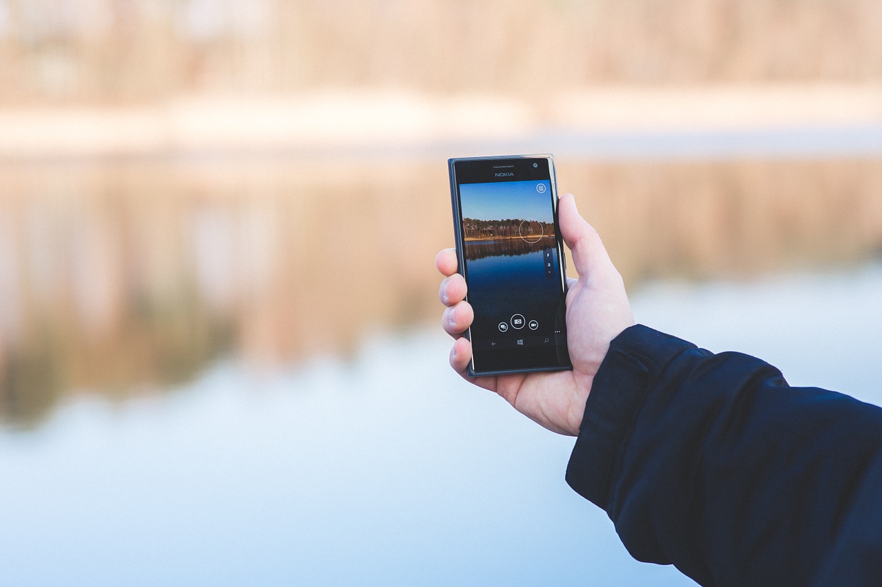 Vyras, Ranka, Imtis, Imtis, Paėmė, Nuotrauka, Ežeras, Mobilus, Telefonas, Išmanusis Telefonas