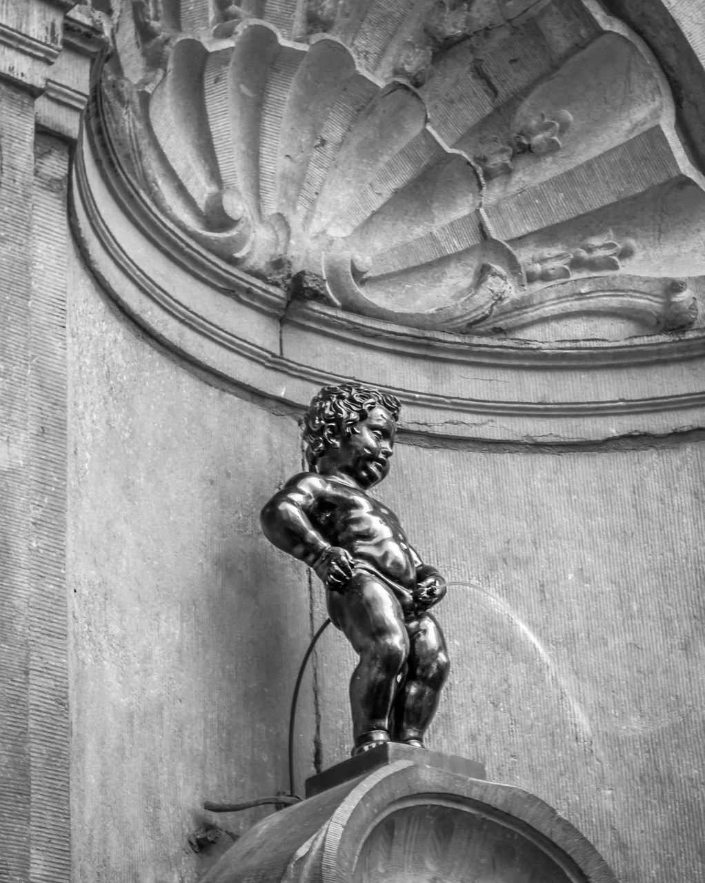 Maneken Pis, Briuselis, Belgija, Belgijos Atrakcionai, Brussels Belgium, Maneken Pis Kūdikio Berniuko Statula, Maneken Pis Pis, Ilga Ekspozicija, Juoda Ir Balta, Architektūra