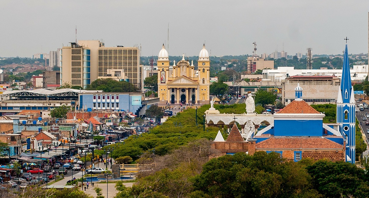 Maracaibo, Venezuela, Miestas, Miesto, Pastatai, Bažnyčia, Architektūra, Dangus, Debesys, Medžiai
