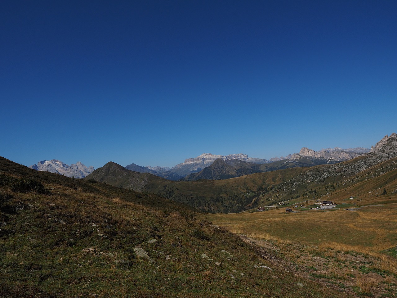 Marmolada, Mažas Agurkas, Gruzdinėlė, Monte Porų, Mezodžio Akmuo, Piz Boe, Su Vilna, Viršutiniai Rinkiniai, Žingsnis Giau, Ampezzo Dolomitai