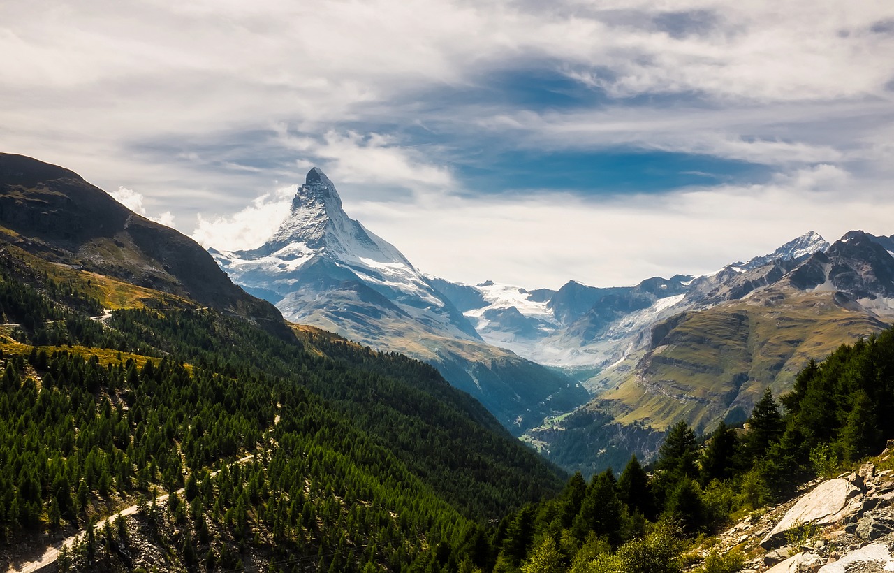 Matterhorn, Zermatt, Šveicarija, Kalnai, Sniegas, Dangus, Debesys, Slėnis, Miškas, Medžiai