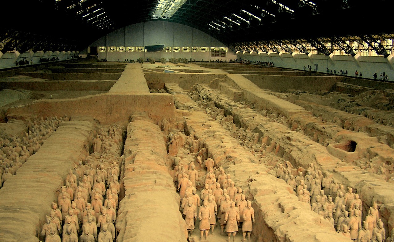 Mauzoliejus, Imperatorius Qinas, 8000 Kareivių Statulėlių, Kapas, 56 Km Ilgio, Kinija, Imperatorius Qin Shi Huangdi, Trečiasis Amžius J-C, 3 A. Bc, Meno Kūrinys