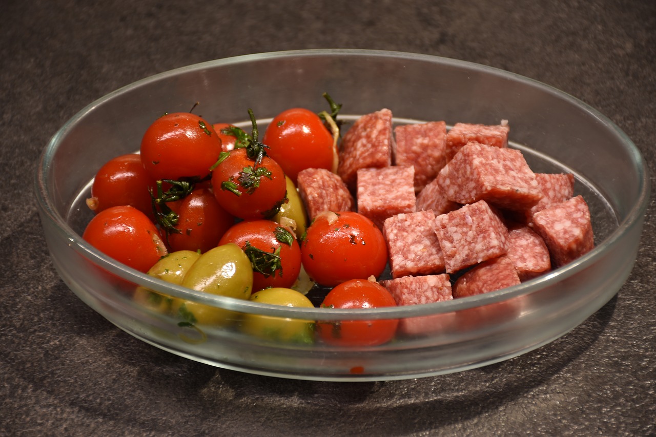 Mėsa, Vynuogių Pomidorai, Žaliosios Alyvuogės, Nemokamos Nuotraukos,  Nemokama Licenzija