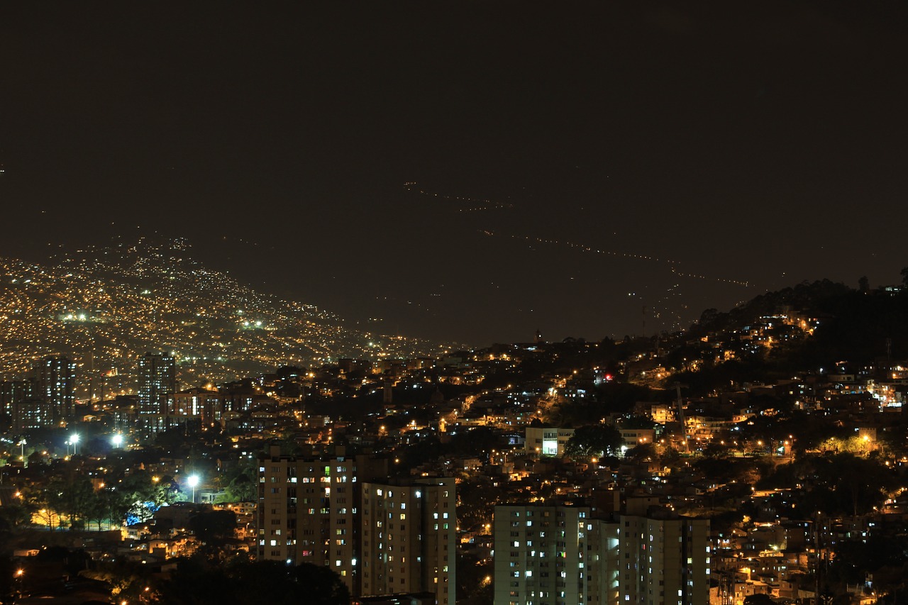 Naktis, Medellín, Miestas, Kolumbija, Nemokamos Nuotraukos,  Nemokama Licenzija