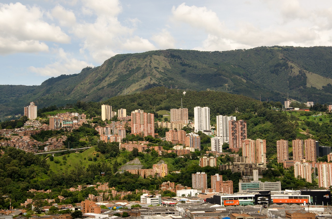 Medellin, Kolumbija, Miestas, Antioksija, Miesto Panorama, Vaizdas, Panorama, Debesys, Kalnai, Kalnas