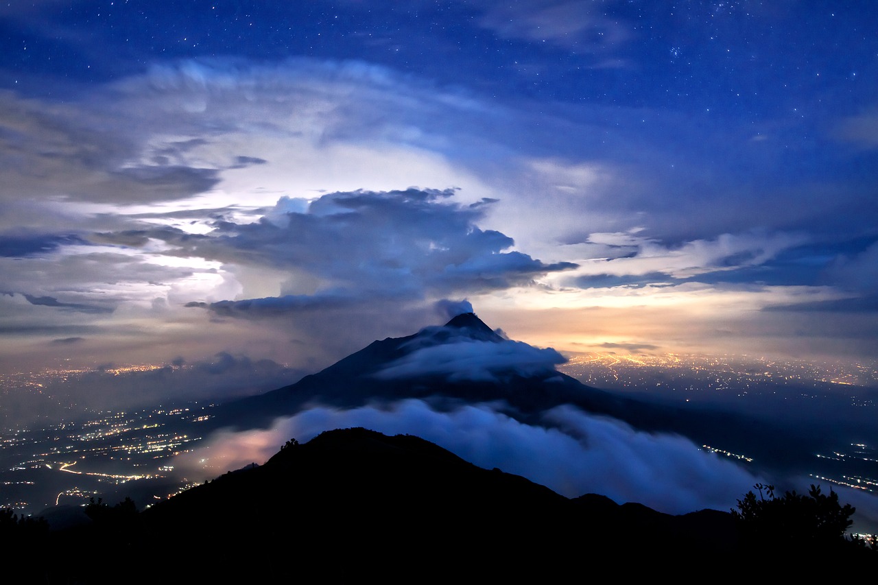 Merapi, Žvaigždėtas Dangus, Giedras, Miesto Šviesos, Jogžakarta, Java Sala, Indonezija, Nemokamos Nuotraukos,  Nemokama Licenzija