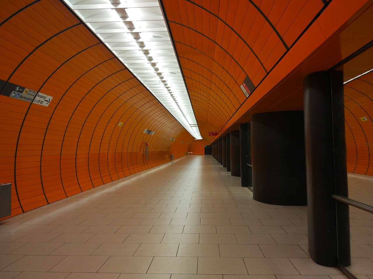 Metro, Stotis, Oranžinė, Munich, Koridorius, Nemokamos Nuotraukos,  Nemokama Licenzija