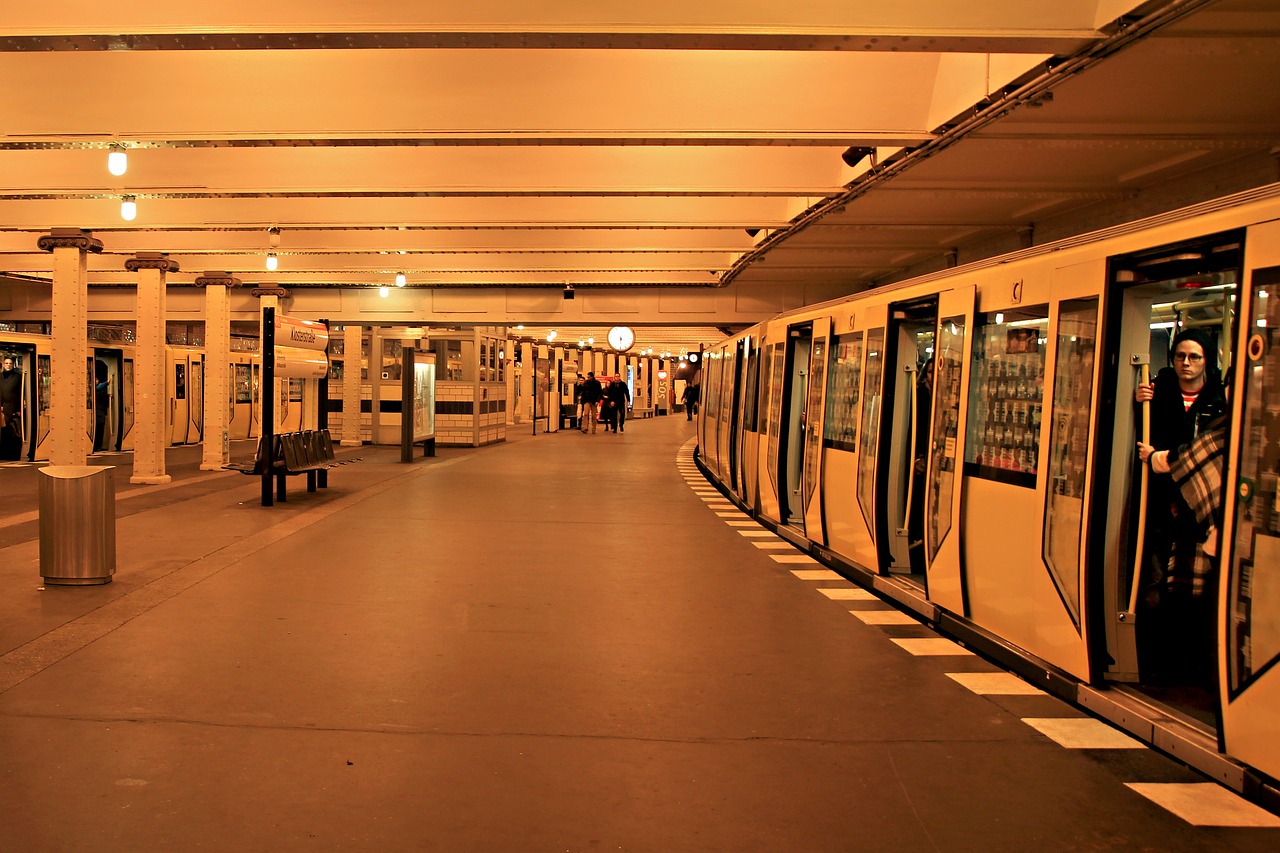 Metro, Podirvis, Geltona, Transportas, Miestas, Berlynas, Miesto, Spalva, Viešasis Transportas, Architektūra