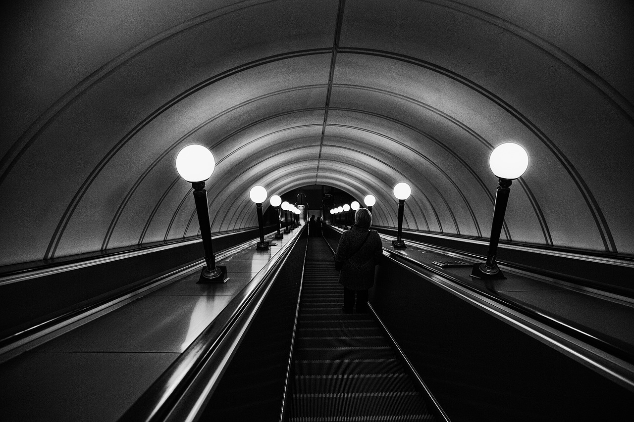 Metro, Moscow, Raudoni Vartai, Eskalatorius, Metro, Juoda Ir Balta, Bw, Obfoto, Nuotrauka, Fotografas