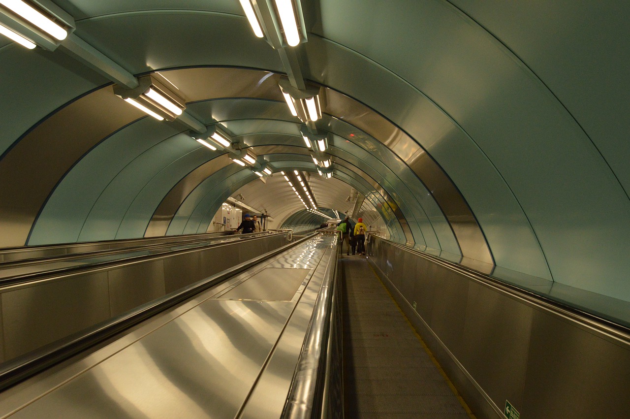 Metro, Transporto Sistema, Eskalatorius, Tunelis, Traukinys, Stotis, Greitis, Judėjimas, Greitai, Per