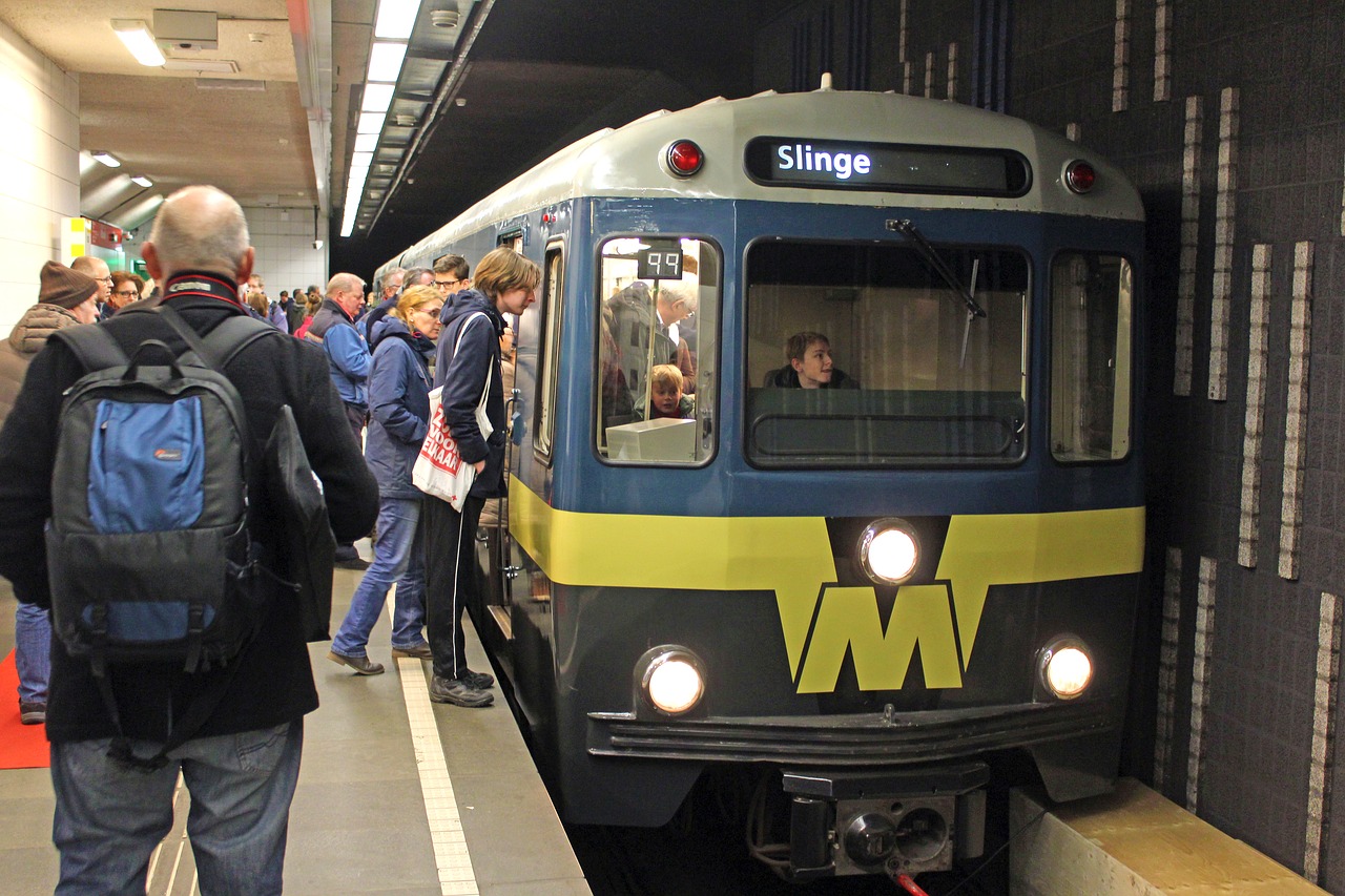 Metro,  Traukinys,  Transportas,  Transporto Priemonė,  Rotterdam,  Nyderlandai,  Keliautojai,  Kelionė,  Viešasis Transportas,  Be Honoraro Mokesčio