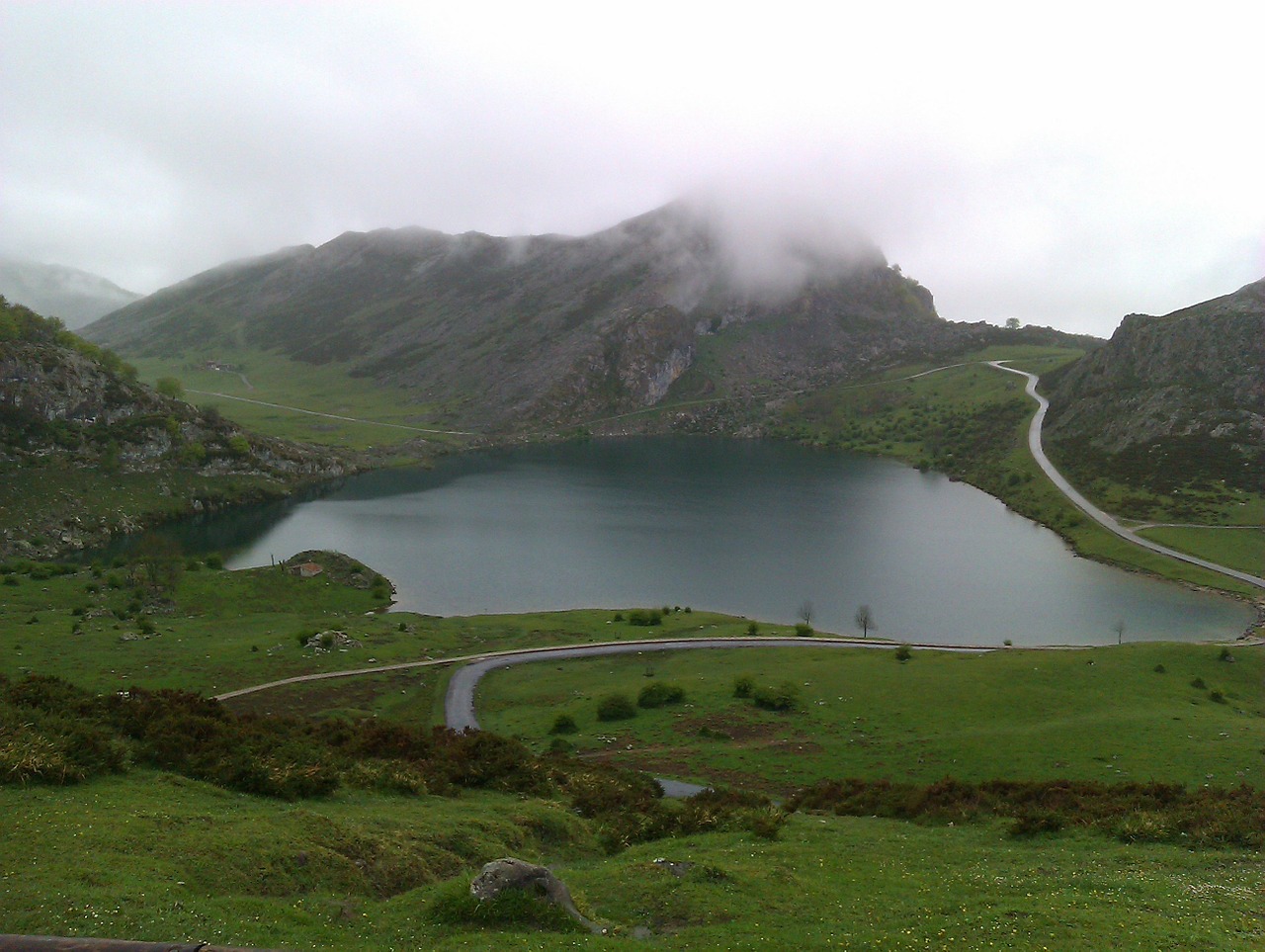 Migla, Kalnas, Žiema, Ežeras, Asturias, Kalnai, Debesys, Lietus, Pilka, Žalias