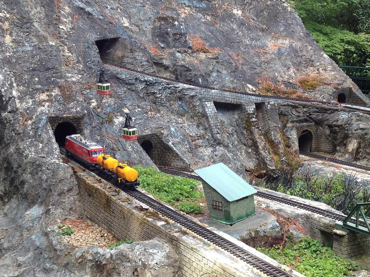 Modelio Traukinys, Tunelis, Kalnas, Miniatiūrinė, Traukinys, Modelis, Geležinkelis, Geležinkelis, Gabenimas, Trasa