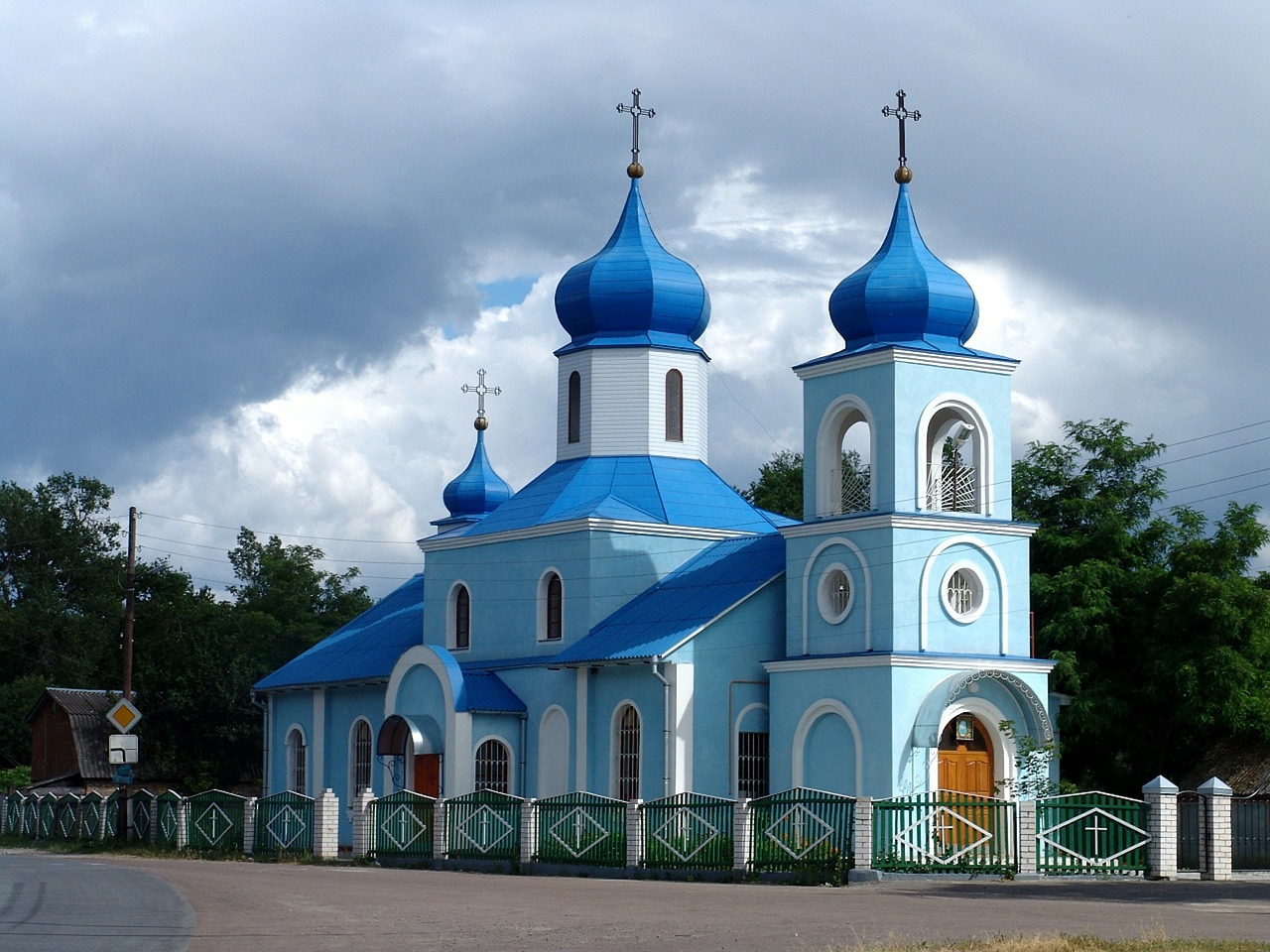 Moldova, Bažnyčia, Dangus, Debesys, Pastatas, Tikėjimas, Religija, Medžiai, Architektūra, Spiers