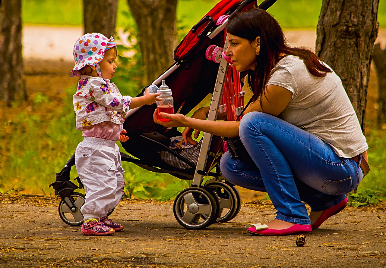 Mama, Dukra, Kūdikis, Vaikiška Mašina, Parkas, Nemokamos Nuotraukos,  Nemokama Licenzija