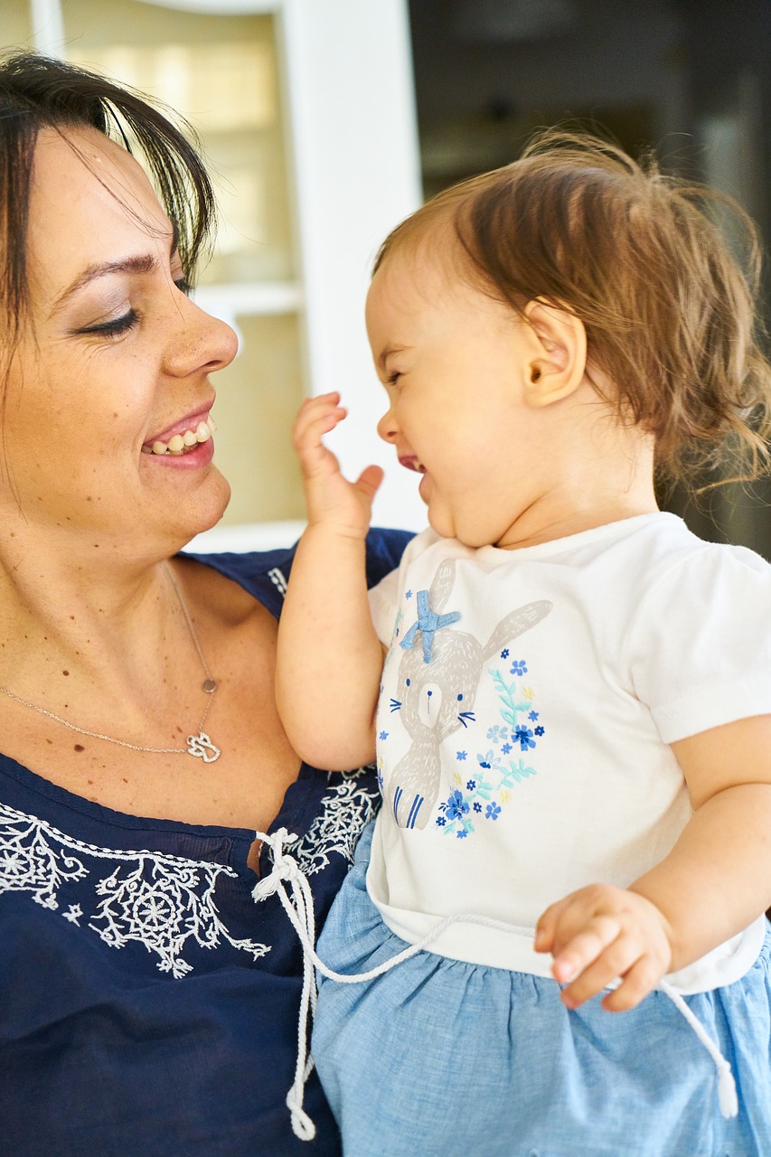 Mama, Šeima, Kūdikis, Mažas, Vaikas, Laimė, Nekaltas, Gyvenimas, Mažas, Pažeidžiamas