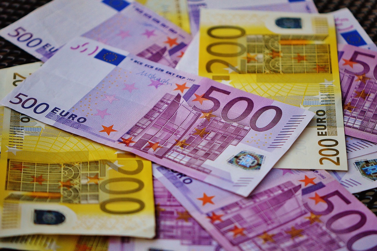 Pinigai, Atrodo, Euro Sąskaitos, Valiuta, Finansai, Dolerio Kupiūra, Banknotas, Euro Banknotai, Euras, Daug